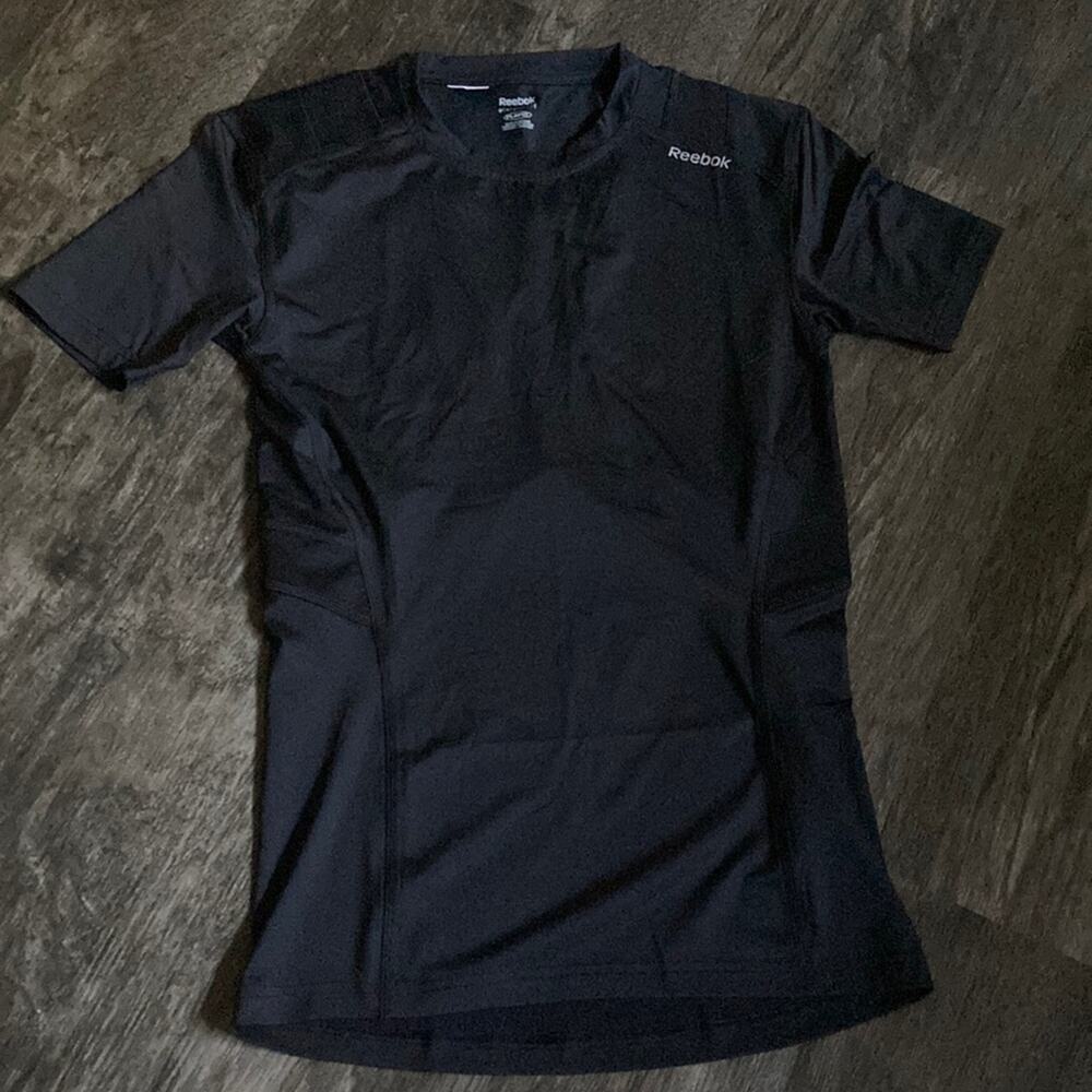 NWOT Reebok Play Dry Fitted Shirt Sz Medium